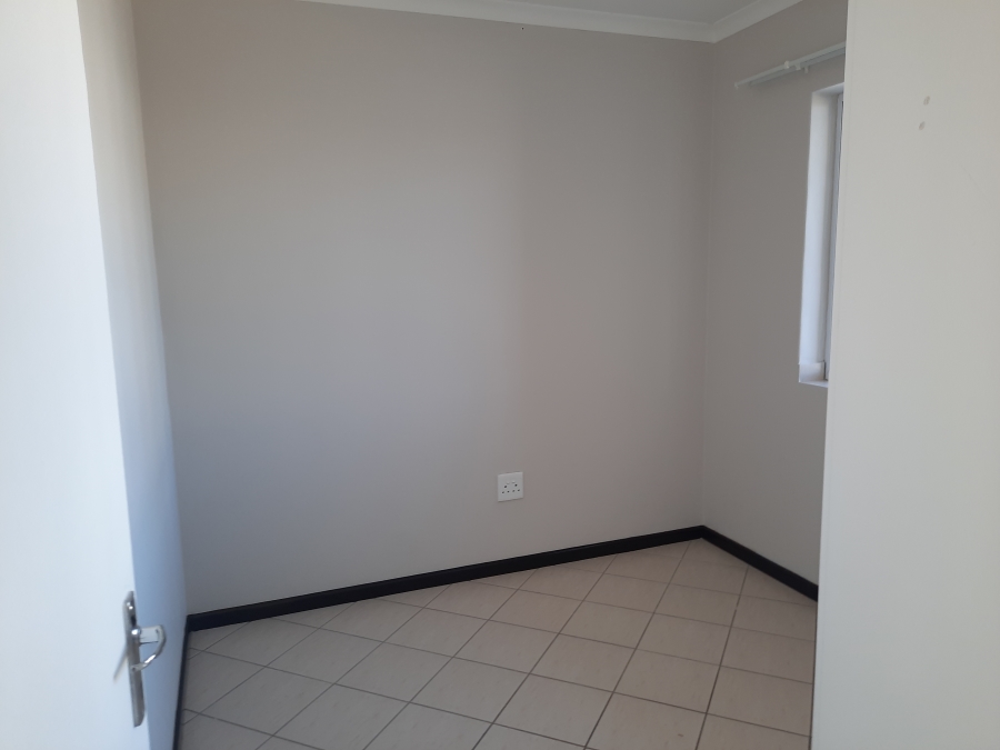 To Let 2 Bedroom Property for Rent in Buh Rein Estate Western Cape